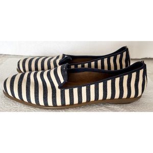Aerosoles Betunia Navy and Ivory Striped Flats Size 6 NWT